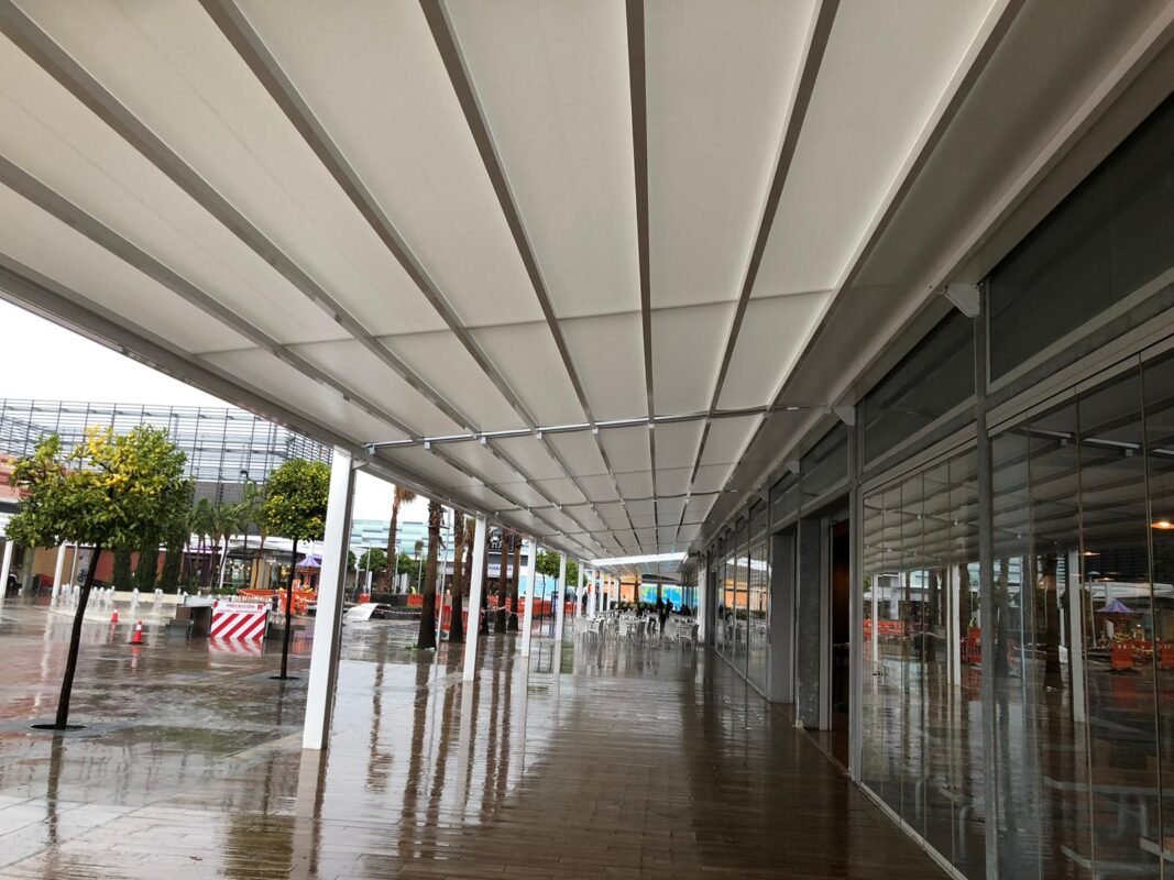 Pergolas retractiles con lona tensada (5)