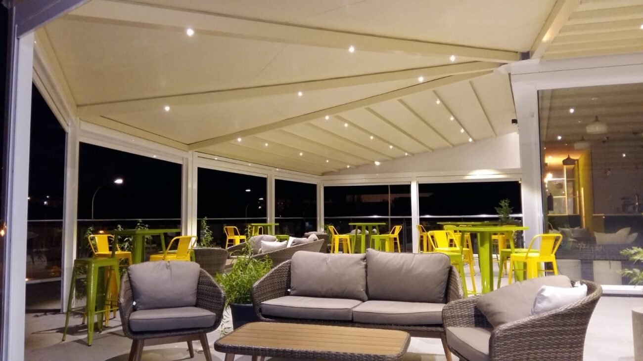 Pergolas retractiles con lona tensada (6)