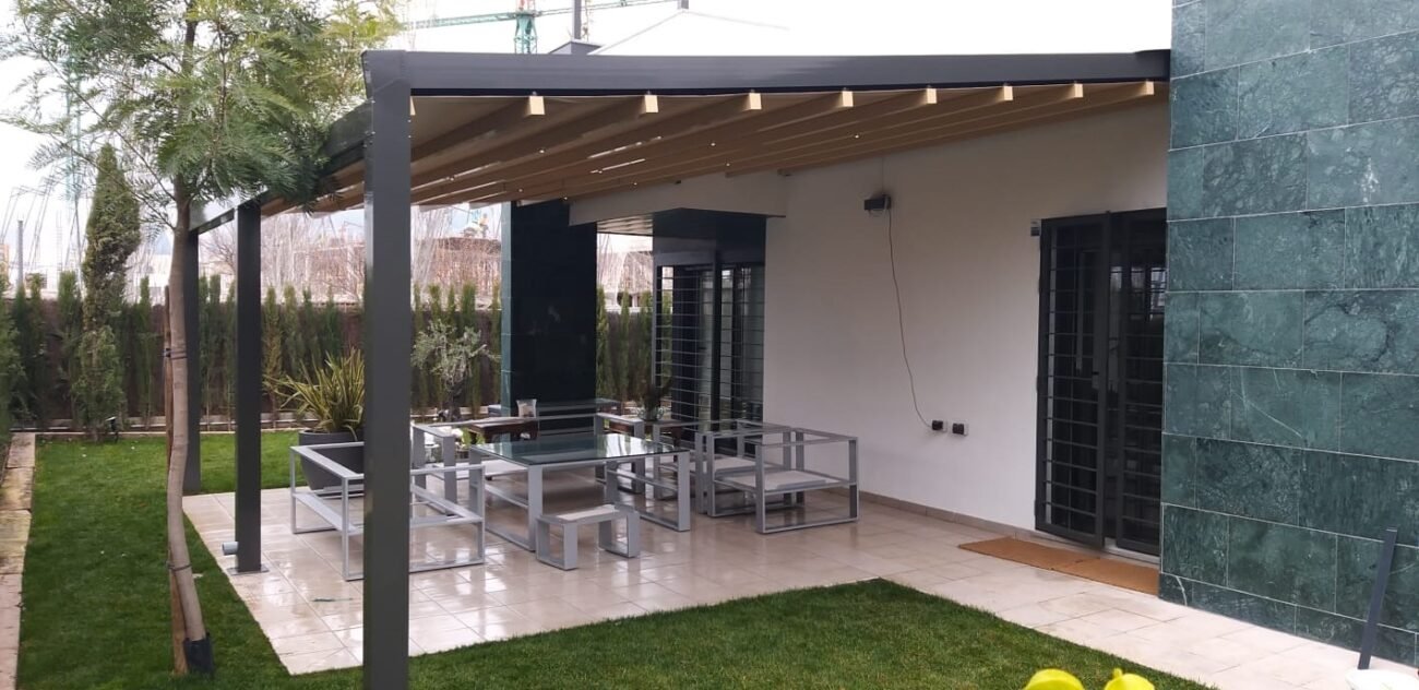 Pergolas retractiles con lona tensada (8)