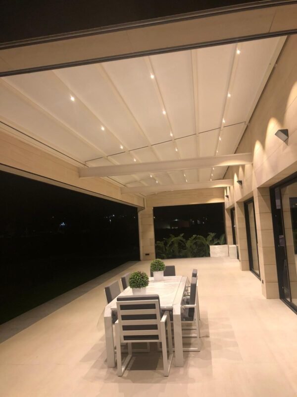 Pergolas retractiles con lona tensada (8)