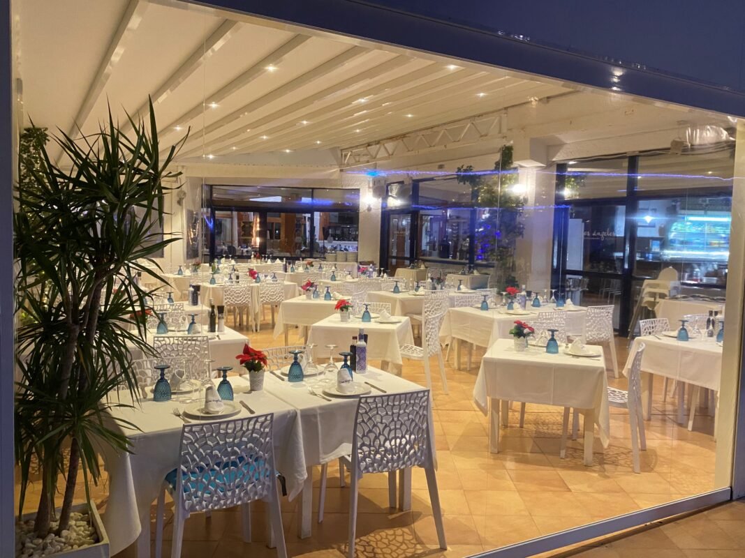 Pergolas retractiles con lona tensada (9)