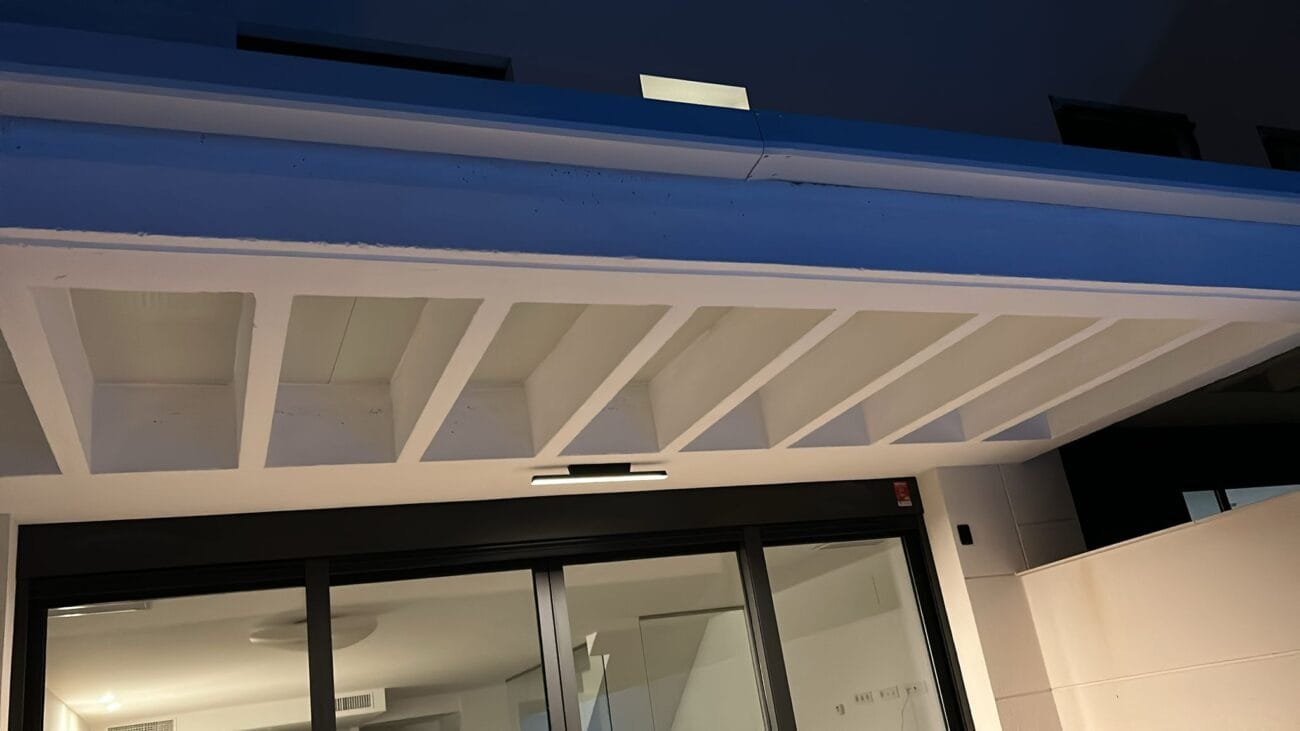 Cerramiento techo con panel sándwich