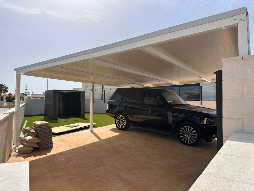 Pergola para coches en panel sandwich (1)