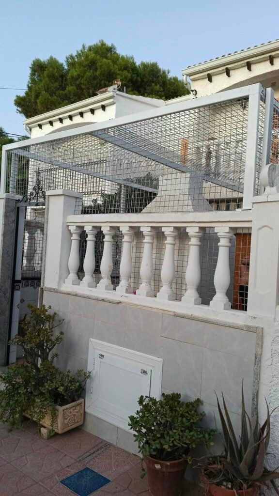 Cerramiento de aluminio y malla